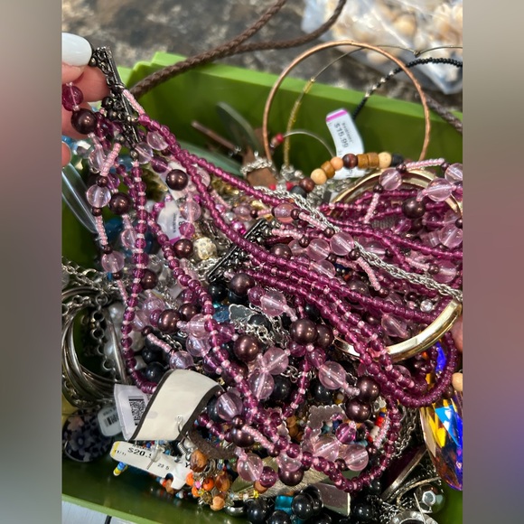 3lbs 8.6oz vintage to now repair / wear / create jewelry bag - Picture 4 of 6